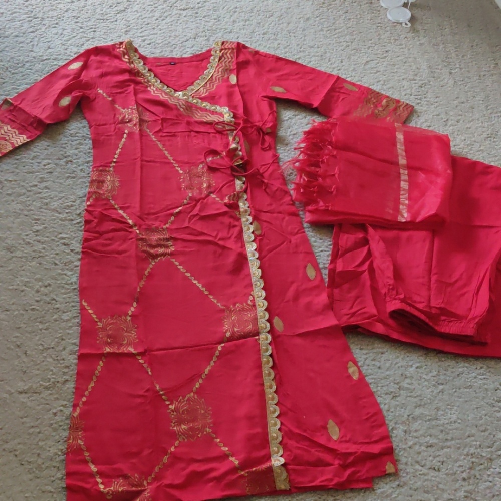 Suit - Picture 2 of 4